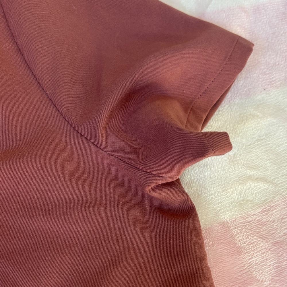 FIGS Women's Mauve / Dusty Rose Scrub Top - Picture 7 of 8